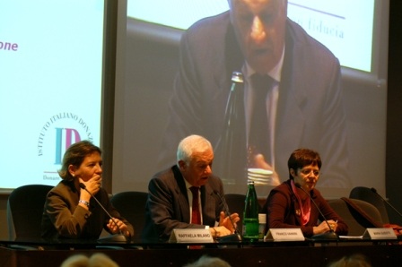 Aprono la Conferenza Raffaela Milano, Maria Guidotti e Franco Vannini